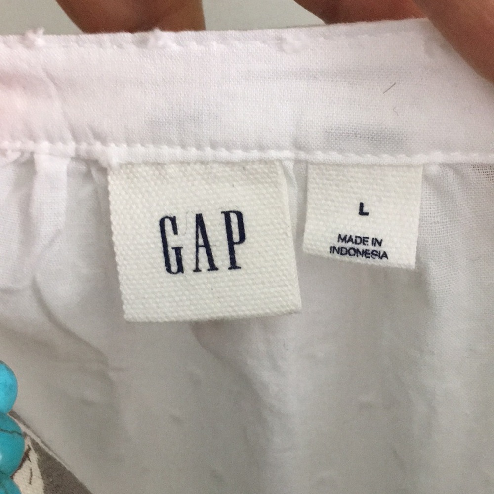 GAP crisp white flowy blouse - Picture 5 of 5